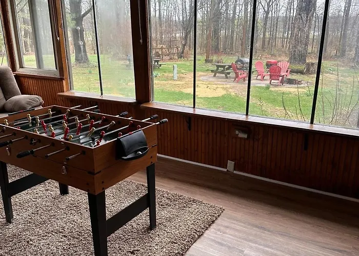 Main Level Rustic Getaway, Woodsy Area Hébergement de vacances *
