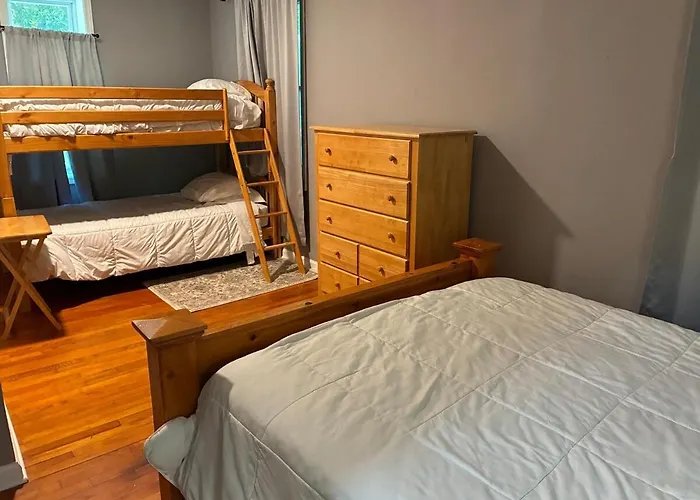 Main Level Rustic Getaway, Woodsy Area Hébergement de vacances Rockford