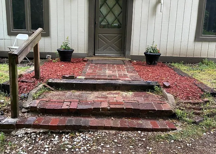 Main Level Rustic Getaway, Woodsy Area Hébergement de vacances