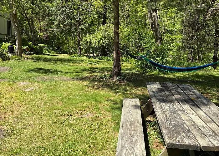 Hébergement de vacances Main Level Rustic Getaway, Woodsy Area